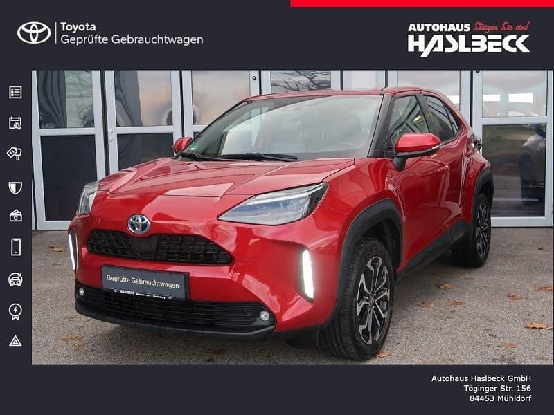 Rot Gebraucht 2021 Toyota Yaris Cross Team SUV | 22.330 € (Fairer Preis) - Bild 1/4