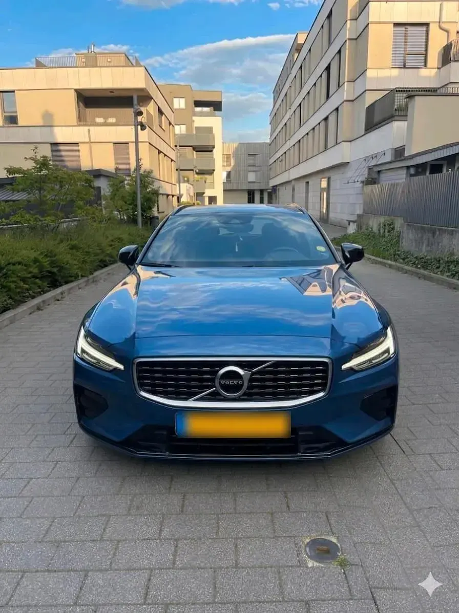 Gebraucht Volvo V60 190 PS (139 kW) 2026 Blau Kombi