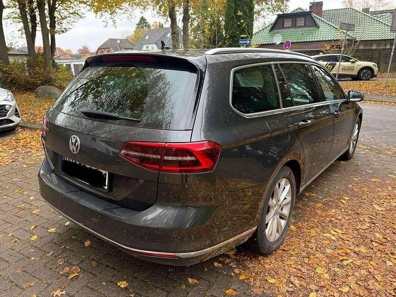 Gebraucht VW Passat Highline 150 PS (110 kW) 2017 Grau Kombi