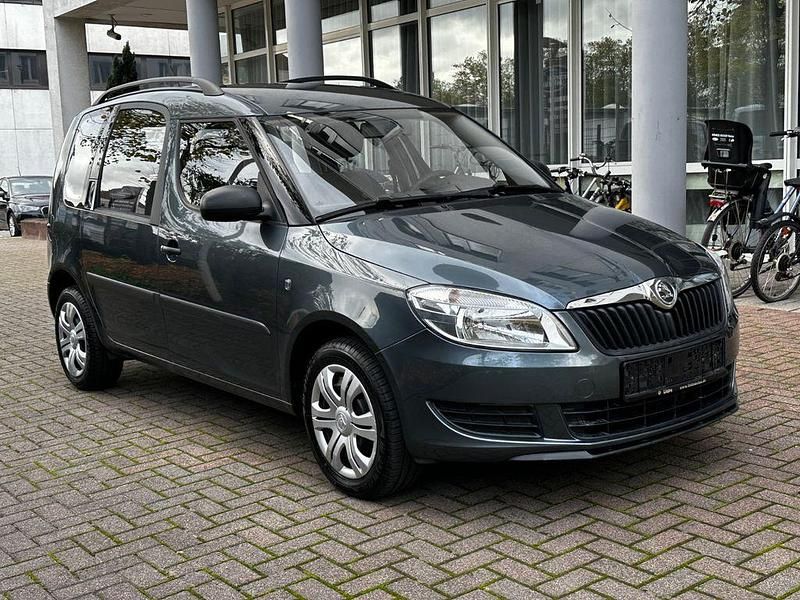 Grau Gebraucht 2014 Skoda Roomster Plus Edition Van / Kleinbus | 7.500 € (Etwas zu teuer) - Bild 1/4