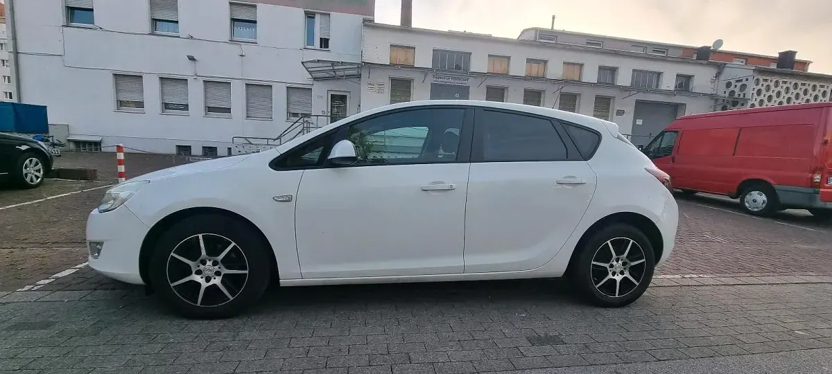 Gebraucht Opel Astra 116 PS (85 kW) 2010 Weiß Limousine