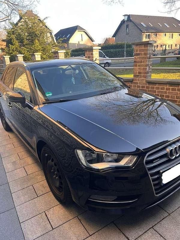 Schwarz Gebraucht 2014 Audi A3 Ambiente Kombi | 9.000 € (Guter Preis) - Bild 1/4