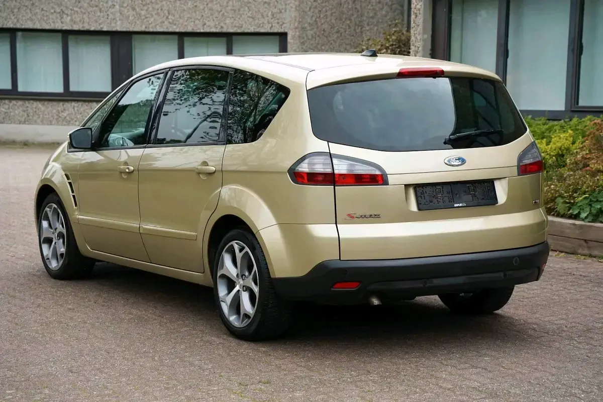 Gebraucht Ford S-MAX Titanium 131 PS (96 kW) 2006 Andere farben Van / Kleinbus