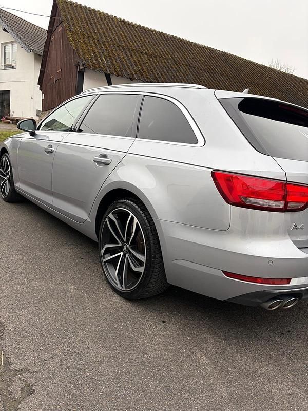Gebraucht Audi A4 Design 190 PS (139 kW) 2016 Silber Kombi