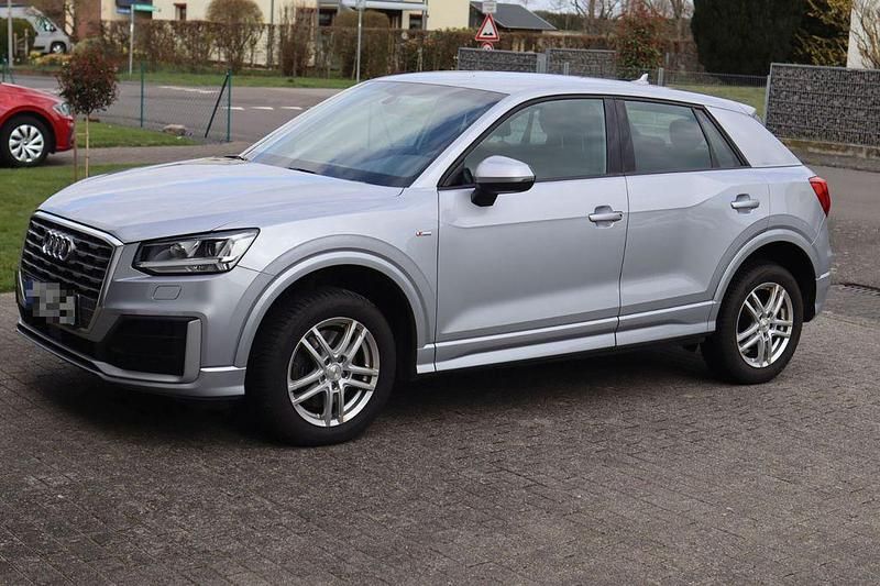 Gebraucht Audi Q2 S-Line 116 PS (85 kW) 2017 Silber SUV