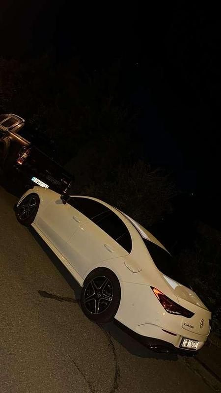 Weiß Gebraucht 2022 Mercedes CLA200 Shooting Brake Edition Kombi | 36.000 € (Teuer) - Bild 1/4