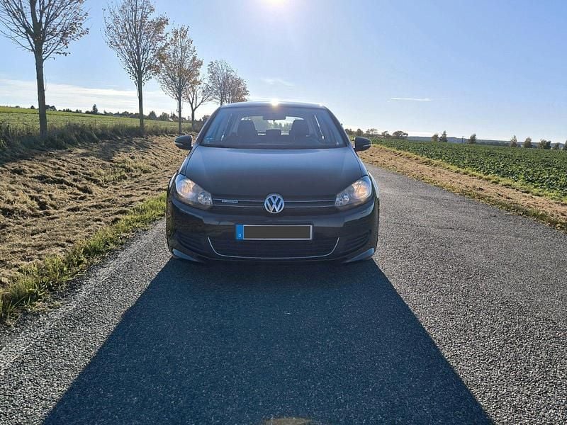 Gebraucht VW Golf VI 105 PS (77 kW) 2011 Schwarz Kleinwagen