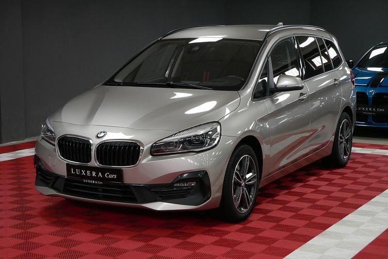 Silber Gebraucht 2022 BMW 218 Gran Tourer Sport Line Van / Kleinbus | 16.990 € (Fairer Preis) - Bild 1/4