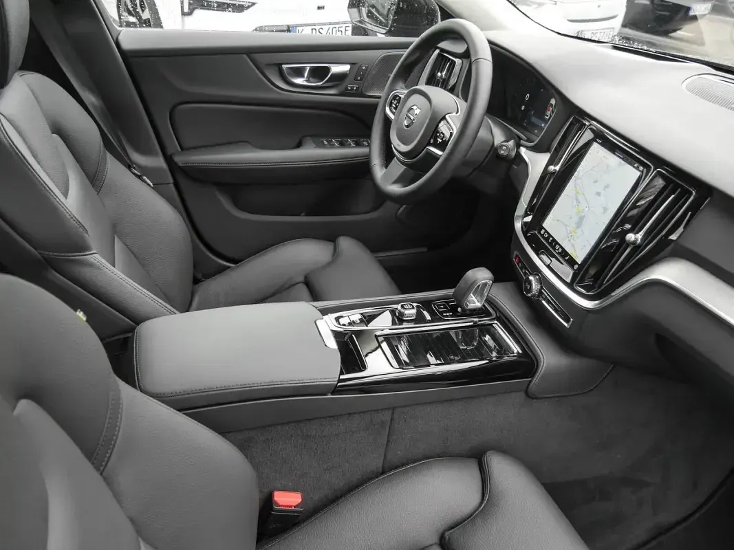 Gebraucht Volvo V60 Plus 349 PS (256 kW) 2024 Schwarz Kombi
