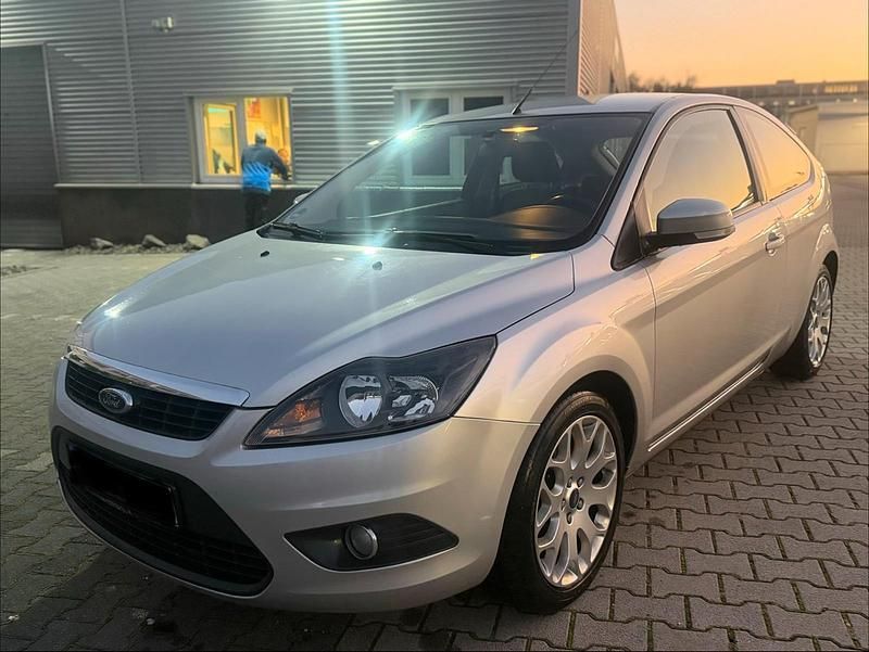 Silber Gebraucht 2009 Ford Focus Limousine | 2.500 € (Fairer Preis) - Bild 1/4