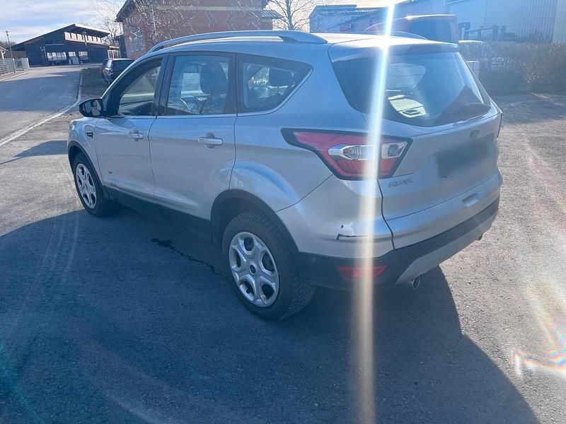 Gebraucht Ford Kuga 180 PS (132 kW) 2017 Silber SUV