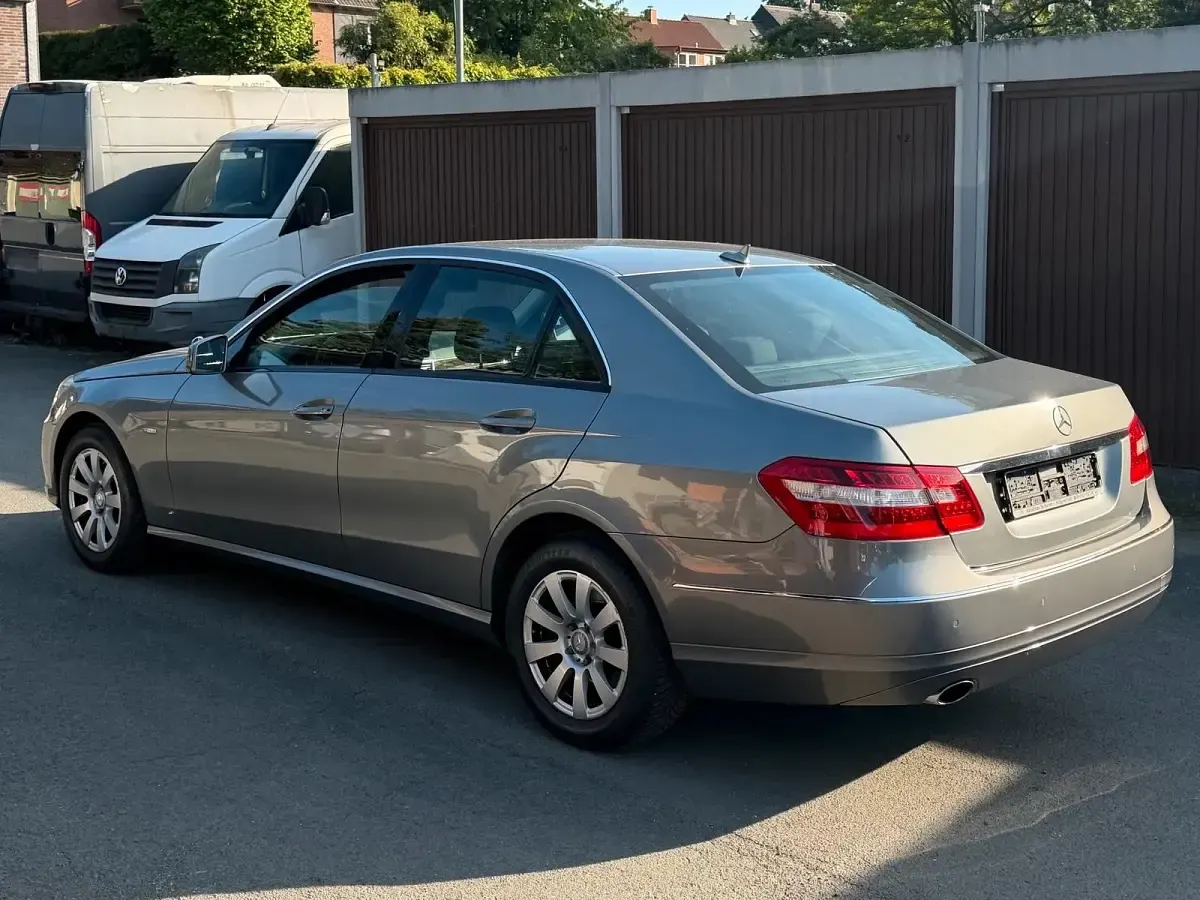 Gebraucht Mercedes E250 204 PS (150 kW) 2010 Grau Limousine