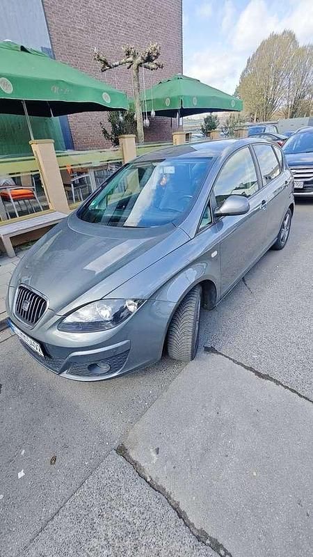 Gebraucht Seat Altea 4You 105 PS (77 kW) 2014 Grau Limousine