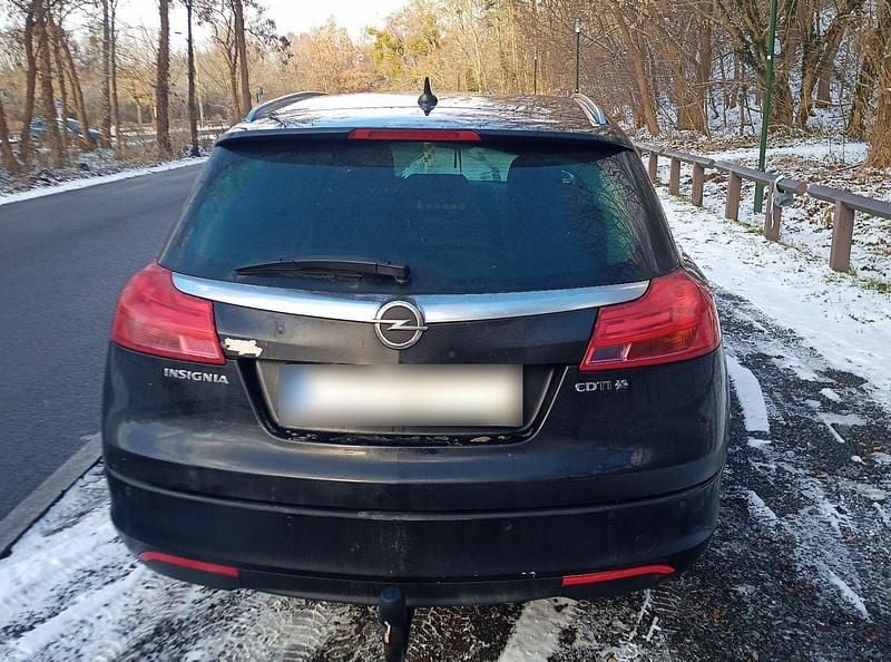 Gebraucht Opel Insignia Edition 160 PS (117 kW) 2011 Schwarz Kombi