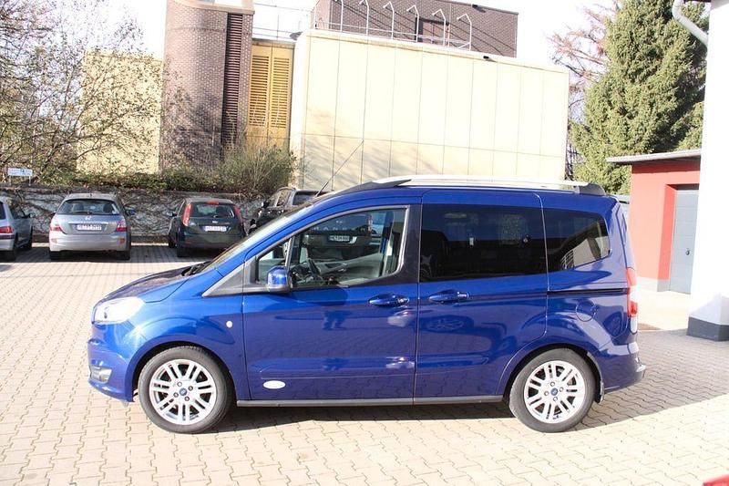 Gebraucht Ford Tourneo Courier Titanium 101 PS (74 kW) 2016 Blau Van / Kleinbus