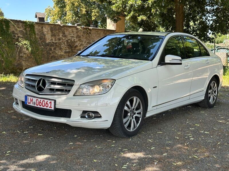 Weiß Gebraucht 2008 Mercedes C180 Avantgarde Limousine | 3.200 € (Superpreis) - Bild 1/4