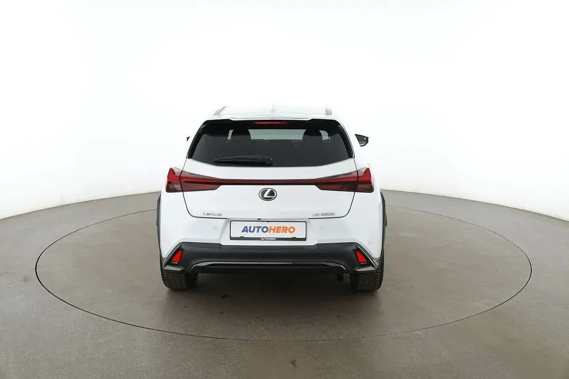 Gebraucht Lexus UX 250h Sport Design Packet 2023 Weiß SUV