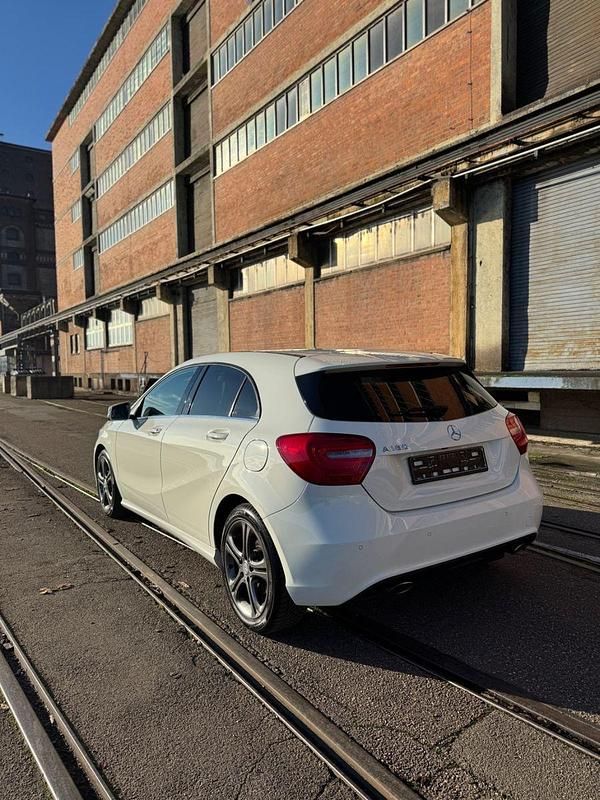 Gebraucht Mercedes A180 122 PS (89 kW) 2013 Weiß Kleinwagen