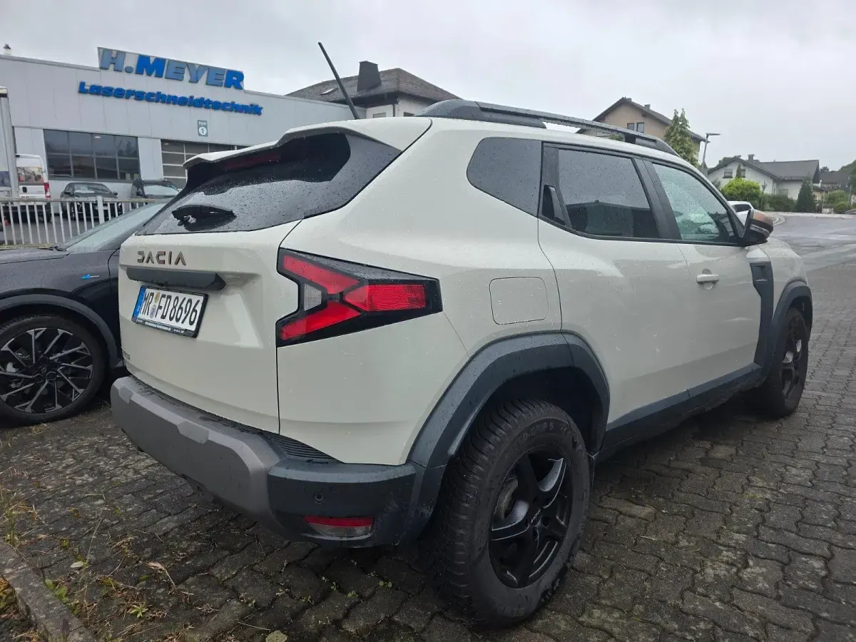 Gebraucht Dacia Duster Extreme 131 PS (96 kW) 2024 Beige SUV