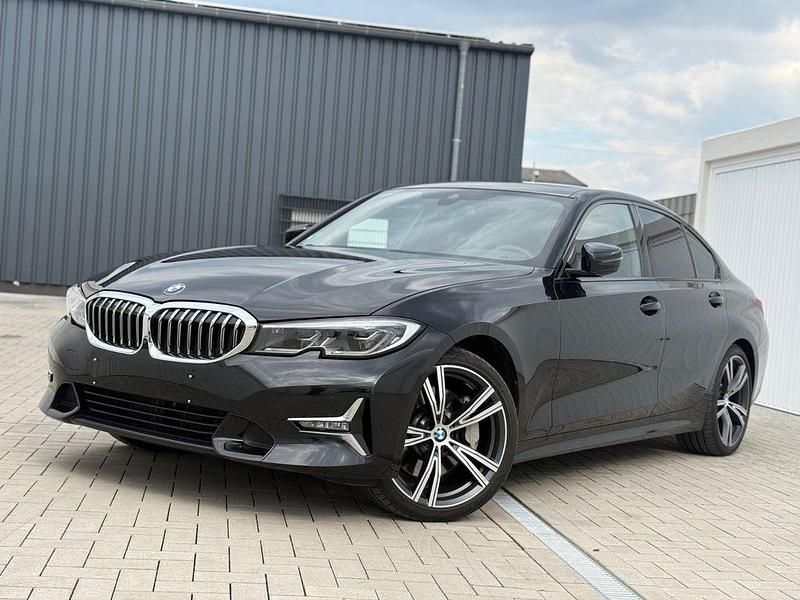 Schwarz Gebraucht 2020 BMW 330 Luxury Line Limousine | 34.900 € (Teuer) - Bild 1/4