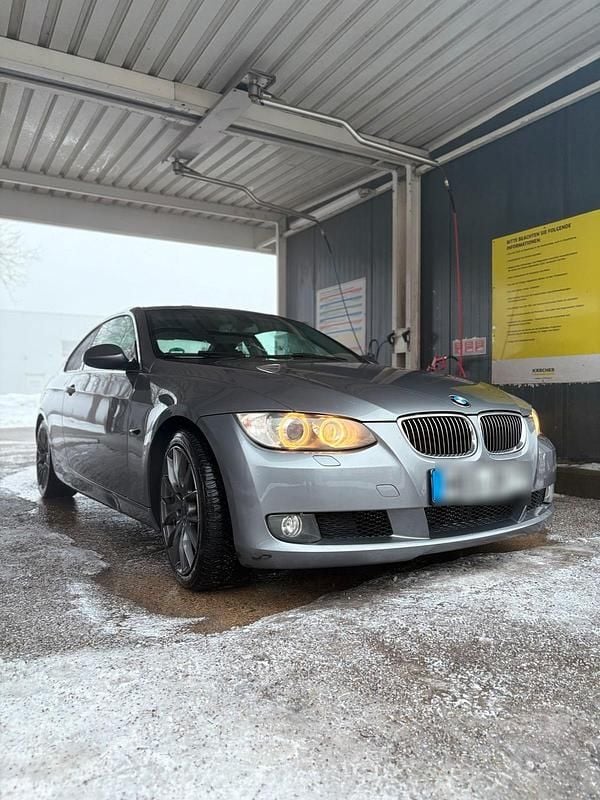 Gebraucht BMW 330 231 PS (169 kW) 2009 Grau Coupé