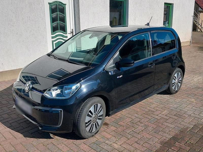 Schwarz Gebraucht 2016 VW e-up! Highline Kleinwagen | 8.999 € (Etwas zu teuer) - Bild 1/4