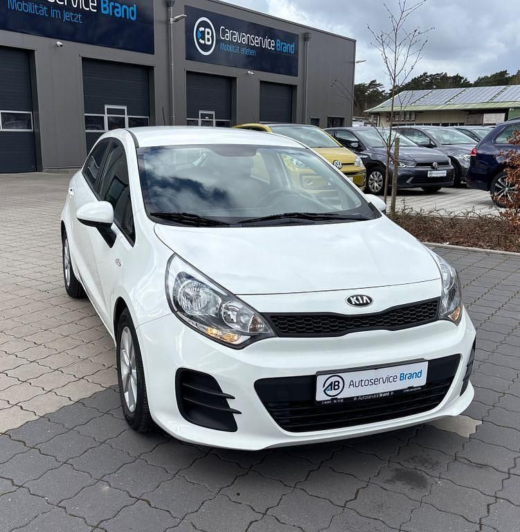 Gebraucht Kia Rio 84 PS (61 kW) 2017 Weiß Limousine