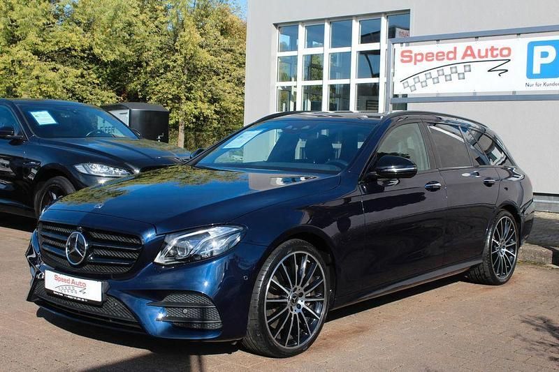 Blau Gebraucht 2019 Mercedes E450 AMG Limousine | 42.990 € (Fairer Preis) - Bild 1/4