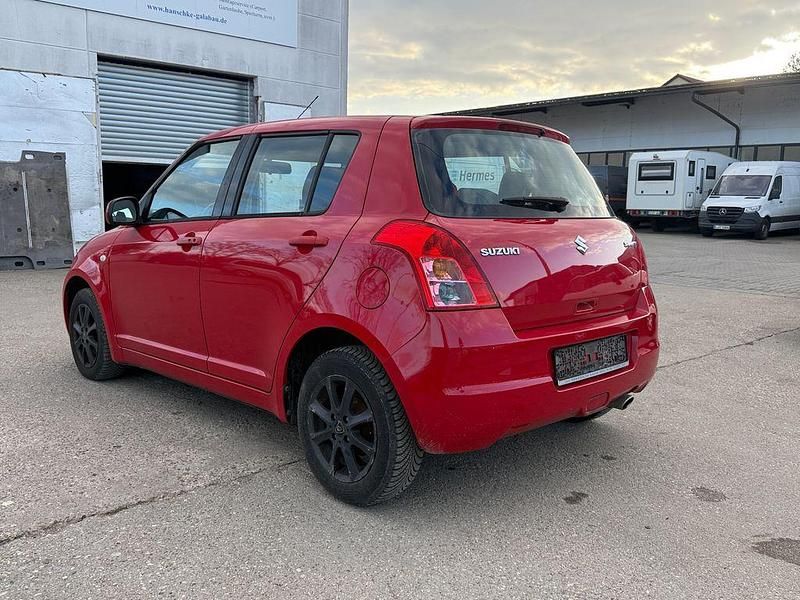 Gebraucht Suzuki Swift 92 PS (67 kW) 2010 Rot Kleinwagen