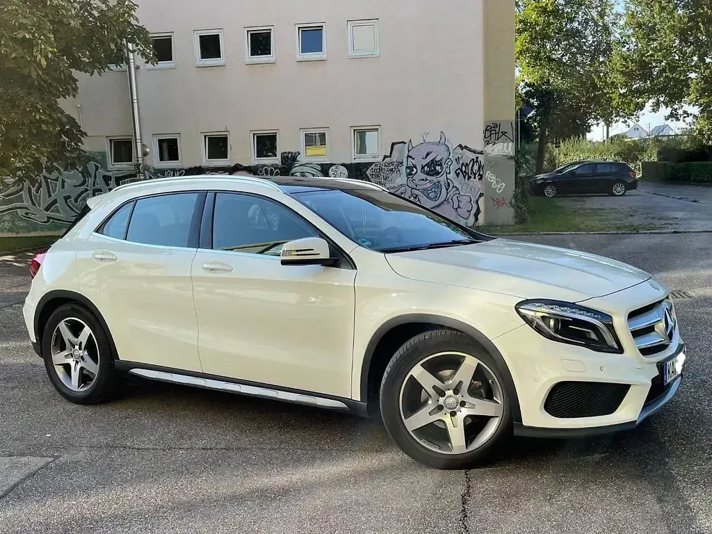 Gebraucht Mercedes GLA180 AMG line 122 PS (89 kW) 2015 Weiß SUV