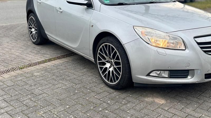 Usado Opel Insignia 136 HP (100 kW) 2010 Prateado Carrinha