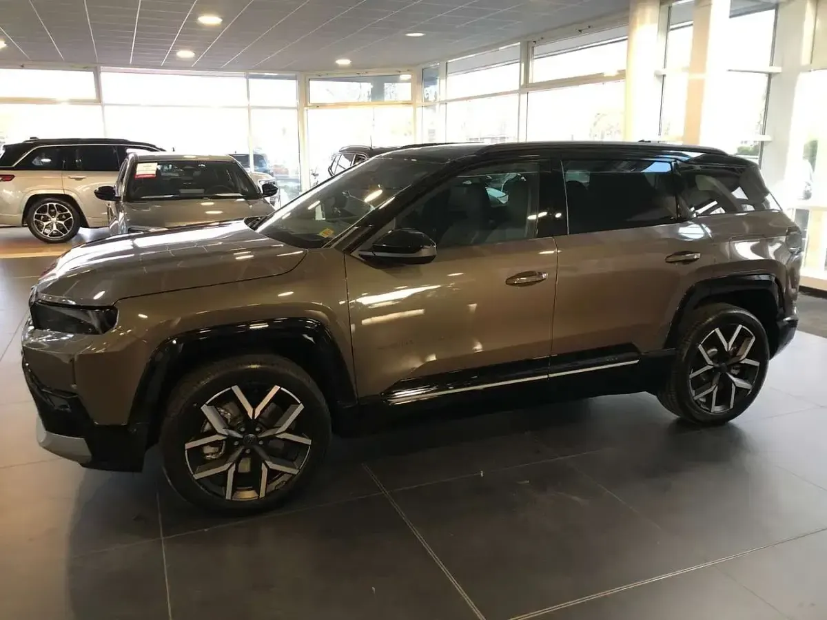 Neu Jeep Compass 156 kW (213 PS) 2026 Amazonia green mit dach in vul SUV