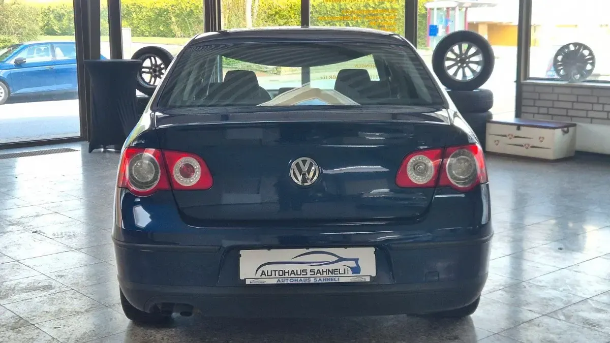 Używany VW Passat Trendline 105 KM (77 kW) 2008 Niebieski Sedan/Limuzyna