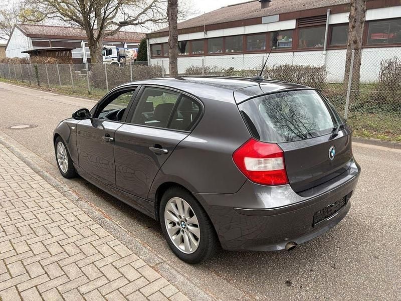Gebraucht BMW 116 116 PS (85 kW) 2005 Sparkling graphite metallic Kleinwagen
