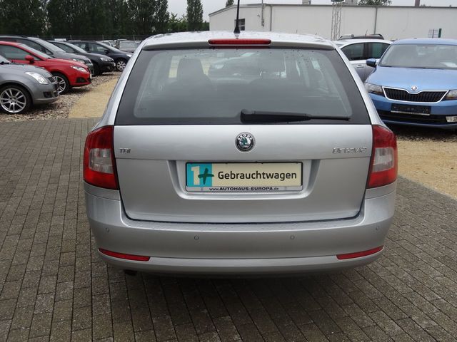 Gebraucht Skoda Octavia Ambition 105 PS (77 kW) 2012 Silber metallic Kombi