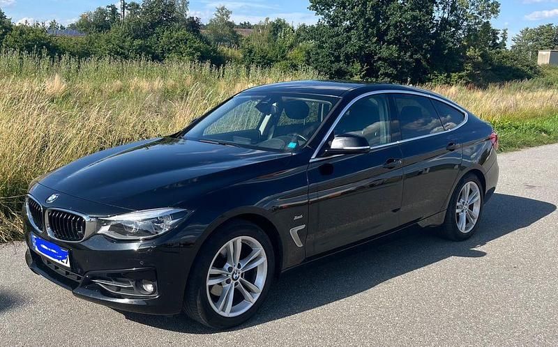 Schwarz Gebraucht 2017 BMW 320 Gran Turismo Sport Line Limousine | 18.299 € (Fairer Preis) - Bild 1/4
