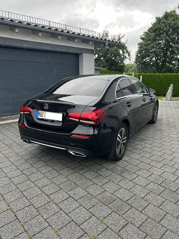 Schwarz Gebraucht 2019 Mercedes A180 AMG Limousine | 22.222 € (Guter Preis) - Bild 1/4