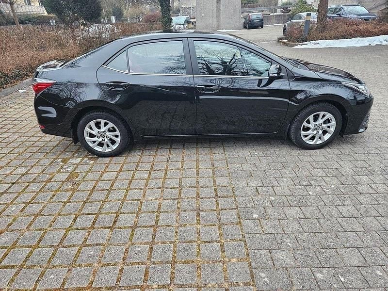 Gebraucht Toyota Corolla 132 PS (97 kW) 2018 Schwarz Limousine