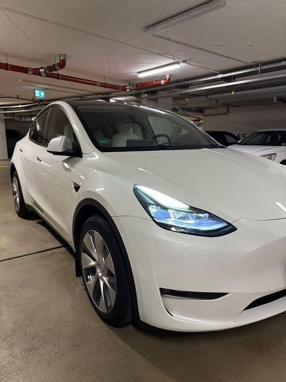 Weiß Gebraucht 2024 Tesla Model Y Long Range AWD SUV | 38.999 € (Guter Preis) - Bild 1/4
