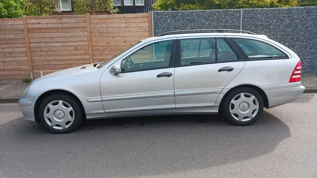 Gebraucht Mercedes C200 122 PS (89 kW) 2006 Silber Limousine