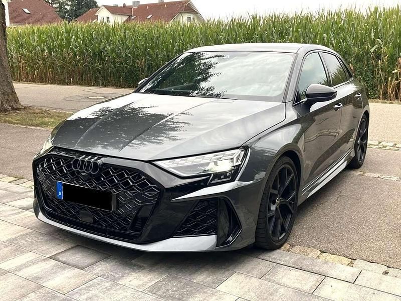 Grau Gebraucht 2025 Audi RS3 Ambiente Kleinwagen | 63.499 € (Superpreis) - Bild 1/4