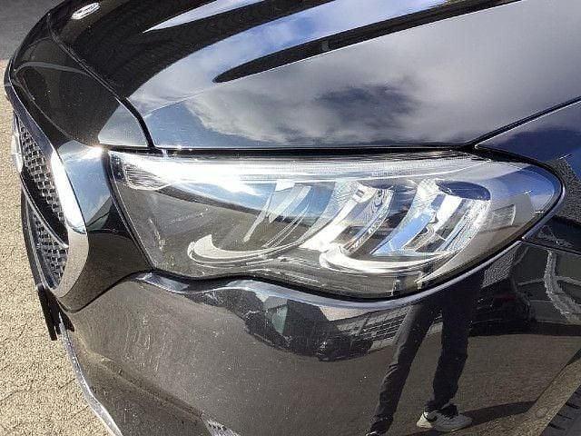 Schwarz Gebraucht 2023 Mercedes E200 Avantgarde Limousine | 38.880 € - Bild 1/4