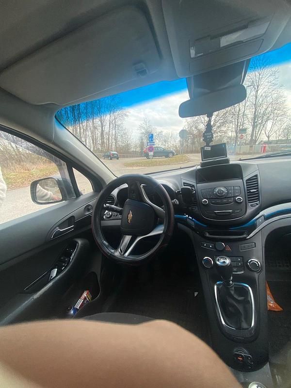 Gebraucht Chevrolet Orlando 102 PS (75 kW) 2011 Schwarz Van / Kleinbus