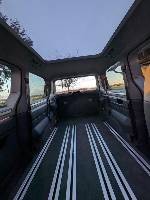 Second-hand VW Multivan Goal 150 CP (110 kW) 2025 Alb Monovolum
