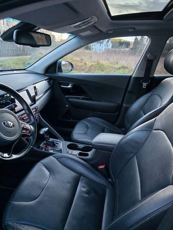 Gebraucht Kia Niro Spirit 141 PS (103 kW) 2017 Blau SUV