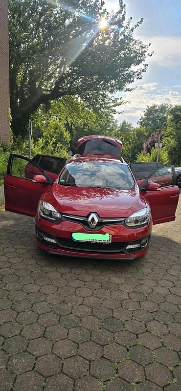 Rot Gebraucht 2015 Renault Mégane GrandTour Kombi | 4.800 € - Bild 1/4