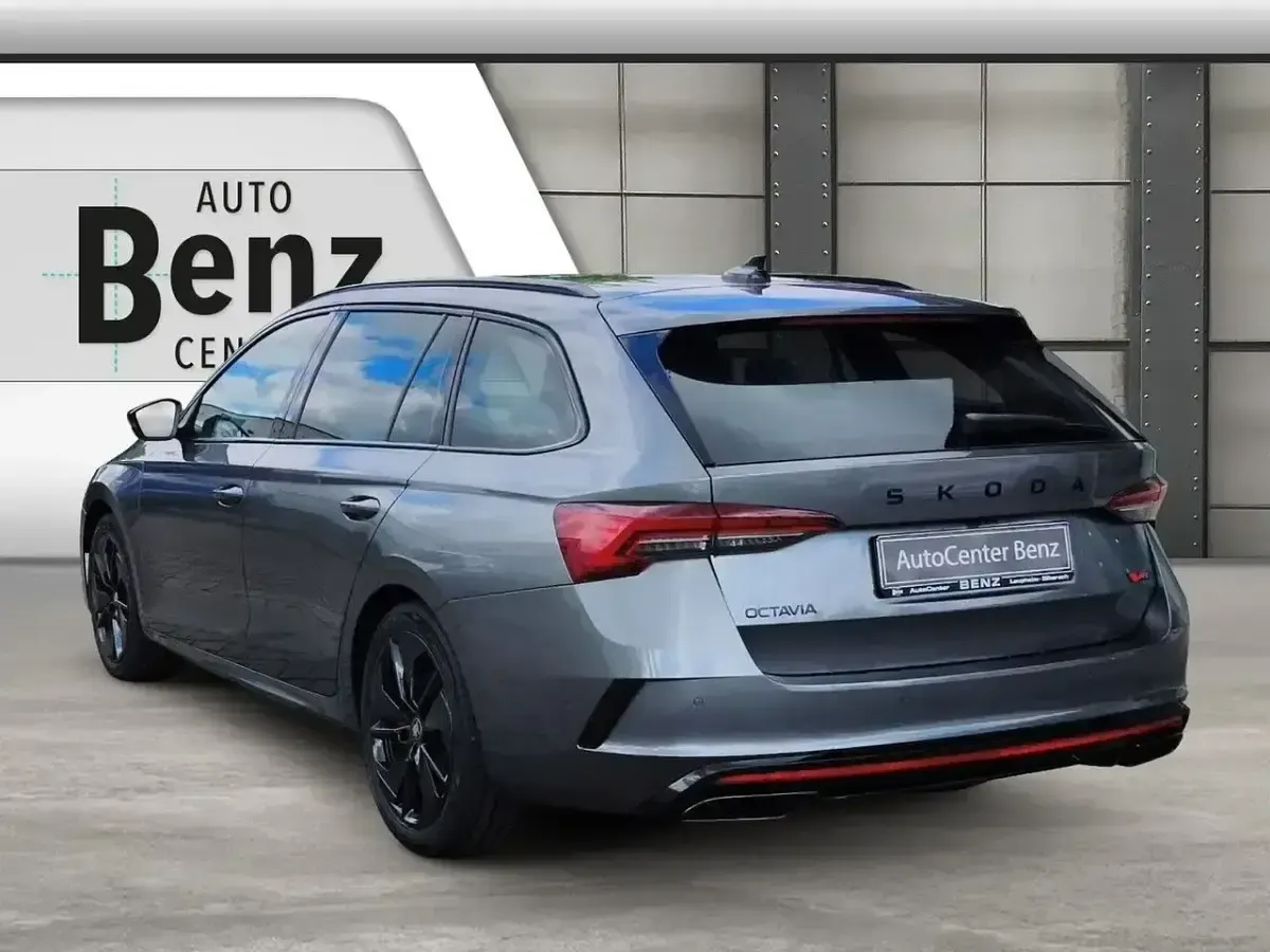 Neu Skoda Octavia RS 265 PS (194 kW) 2026 Grau Kombi