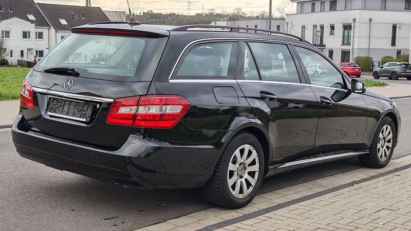 Usata Mercedes E200 136 CV (100 kW) 2012 Nero Berlina