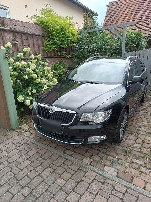 Schwarz Gebraucht 2012 Skoda Superb Elegance Kombi | 7.250 € (Fairer Preis) - Bild 1/4