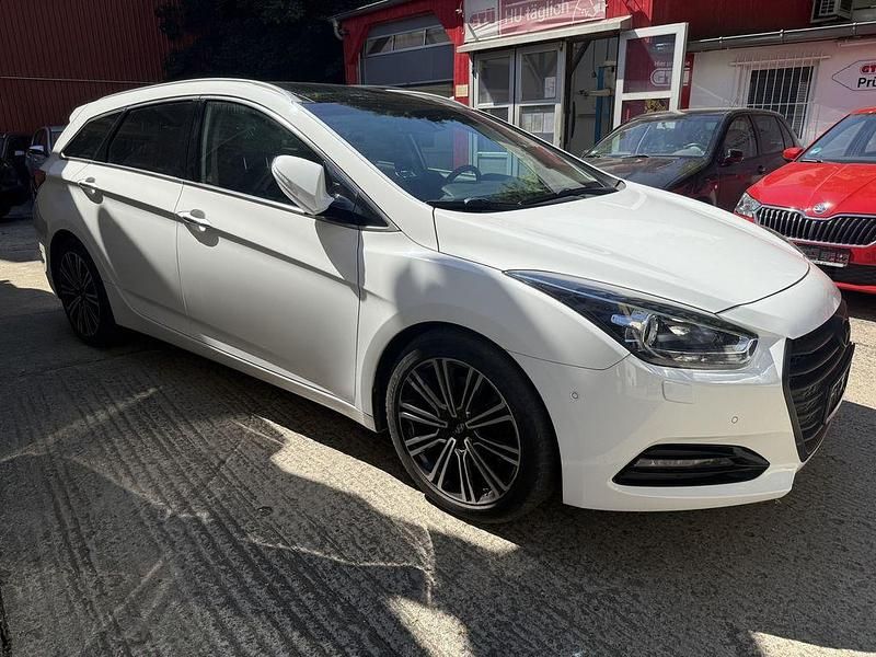 Weiss Gebraucht 2017 Hyundai i40 Premium Kombi | 12.900 € (Fairer Preis) - Bild 1/4
